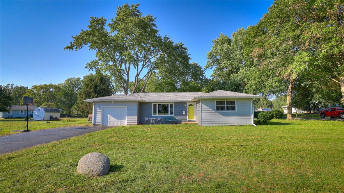 Berry Dr, Decatur, IL 62526