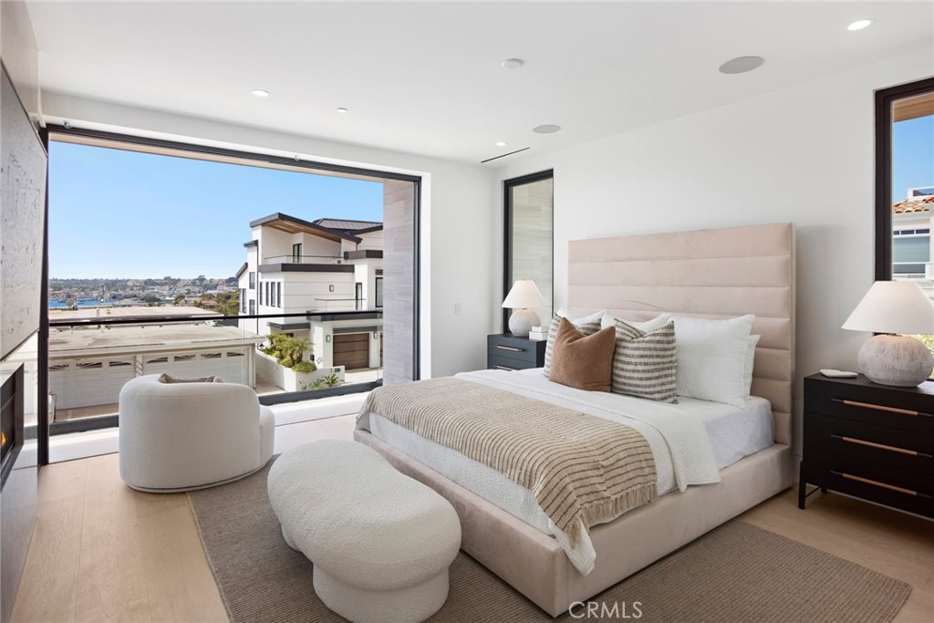 Corona del Mar, California, 92625, United States, 4 Bedrooms Bedrooms, ,5 BathroomsBathrooms,Residential,For Sale,1903462