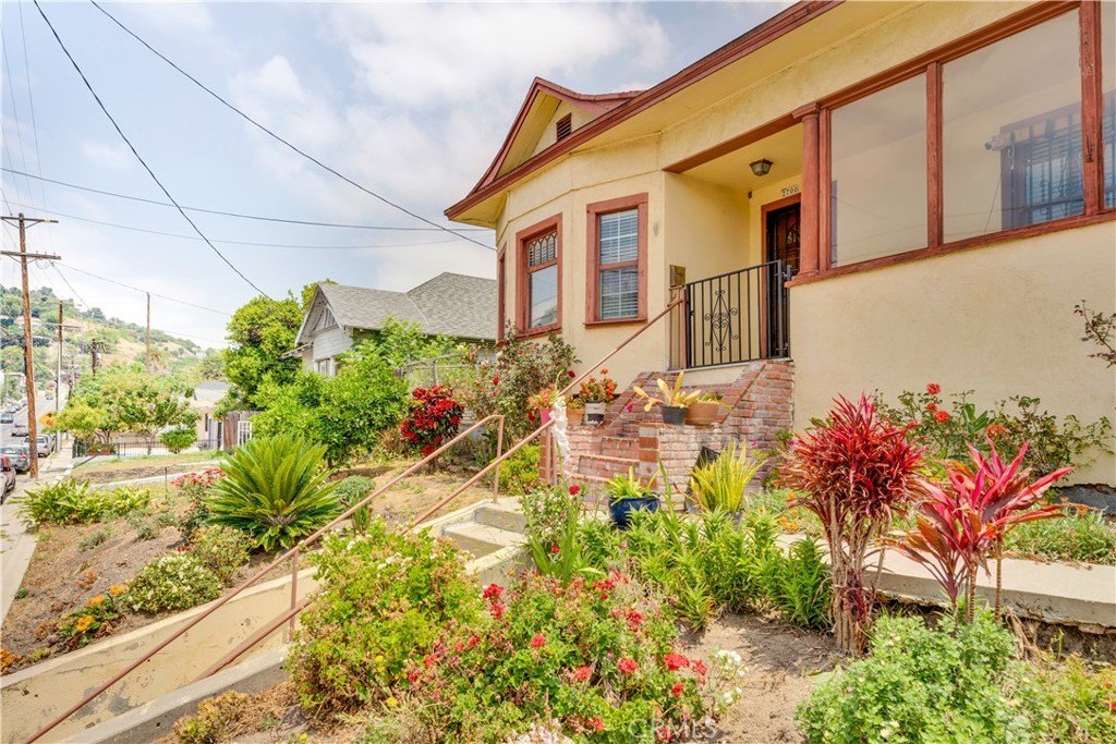 Los Angeles, California, 90031, United States, 3 Bedrooms Bedrooms, ,1 BathroomBathrooms,Residential,For Sale,1990461