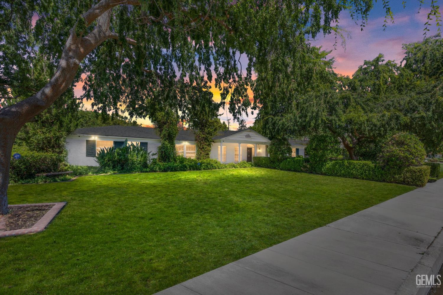 Shafter, California, 93263, United States, 5 Bedrooms Bedrooms, ,4 BathroomsBathrooms,Residential,For Sale,1896339