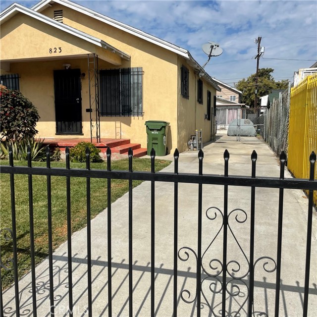 Los Angeles, California, 90044, United States, 2 Bedrooms Bedrooms, ,2 BathroomsBathrooms,Residential,For Sale,1935835