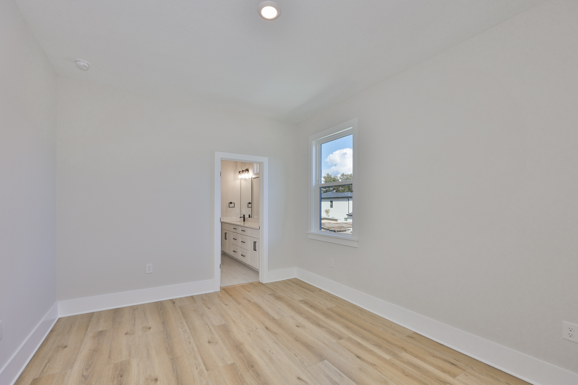 Tampa, Florida, 33611, United States, 5 Bedrooms Bedrooms, ,4 BathroomsBathrooms,Residential,For Sale,1992381