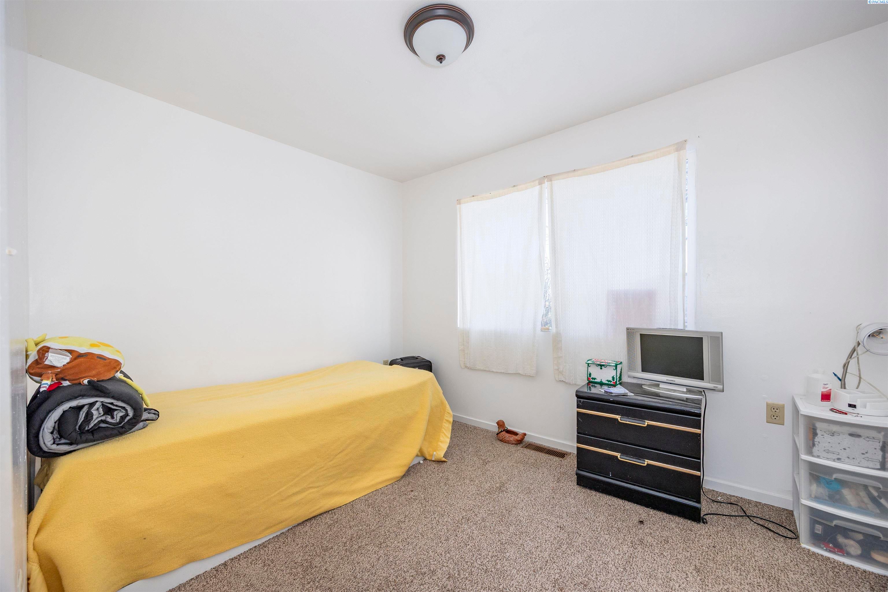 Pasco, Washington, 99301, United States, 2 Bedrooms Bedrooms, ,1 BathroomBathrooms,Residential,For Sale,1997990