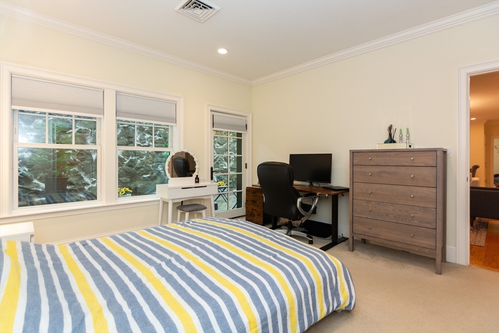 Winchester, Massachusetts, 01890, United States, 2 Bedrooms Bedrooms, ,2 BathroomsBathrooms,Residential,For Sale,1989425