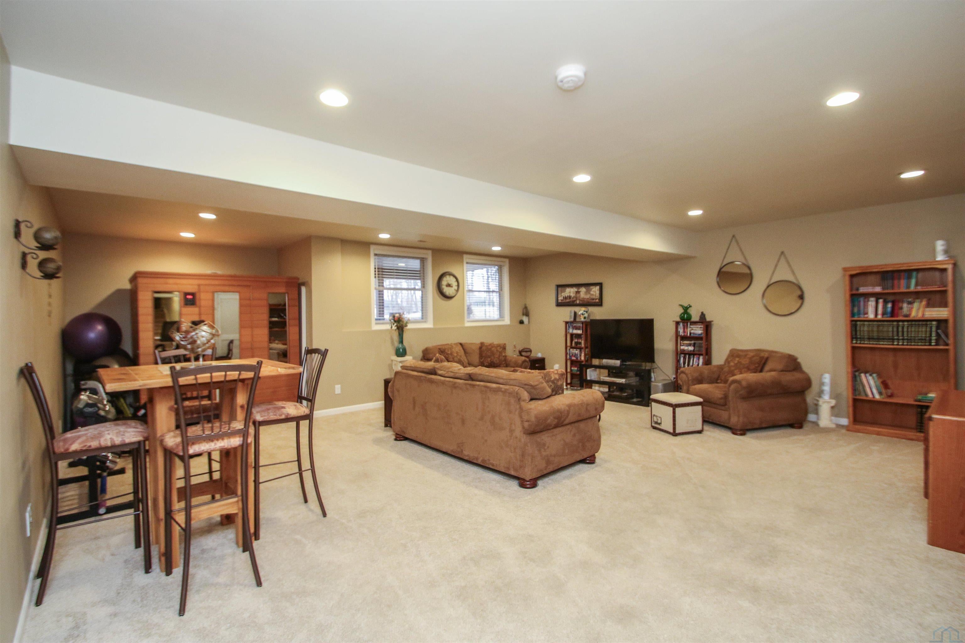 Dakota Dunes, South Dakota, 57049, United States, 3 Bedrooms Bedrooms, ,3 BathroomsBathrooms,Residential,For Sale,2015329