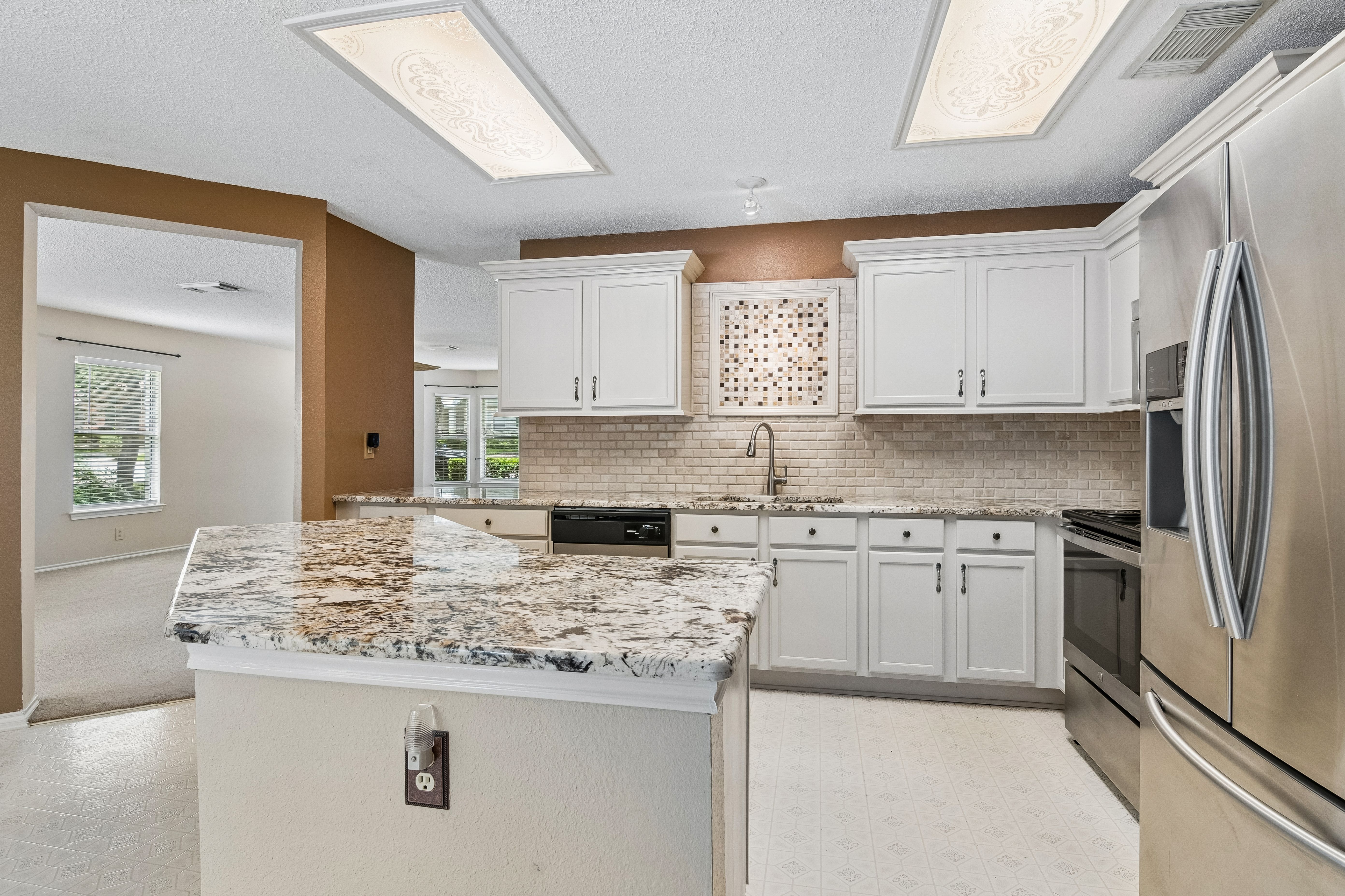  Stylish Two-Story in Huntington Place - 物件實景