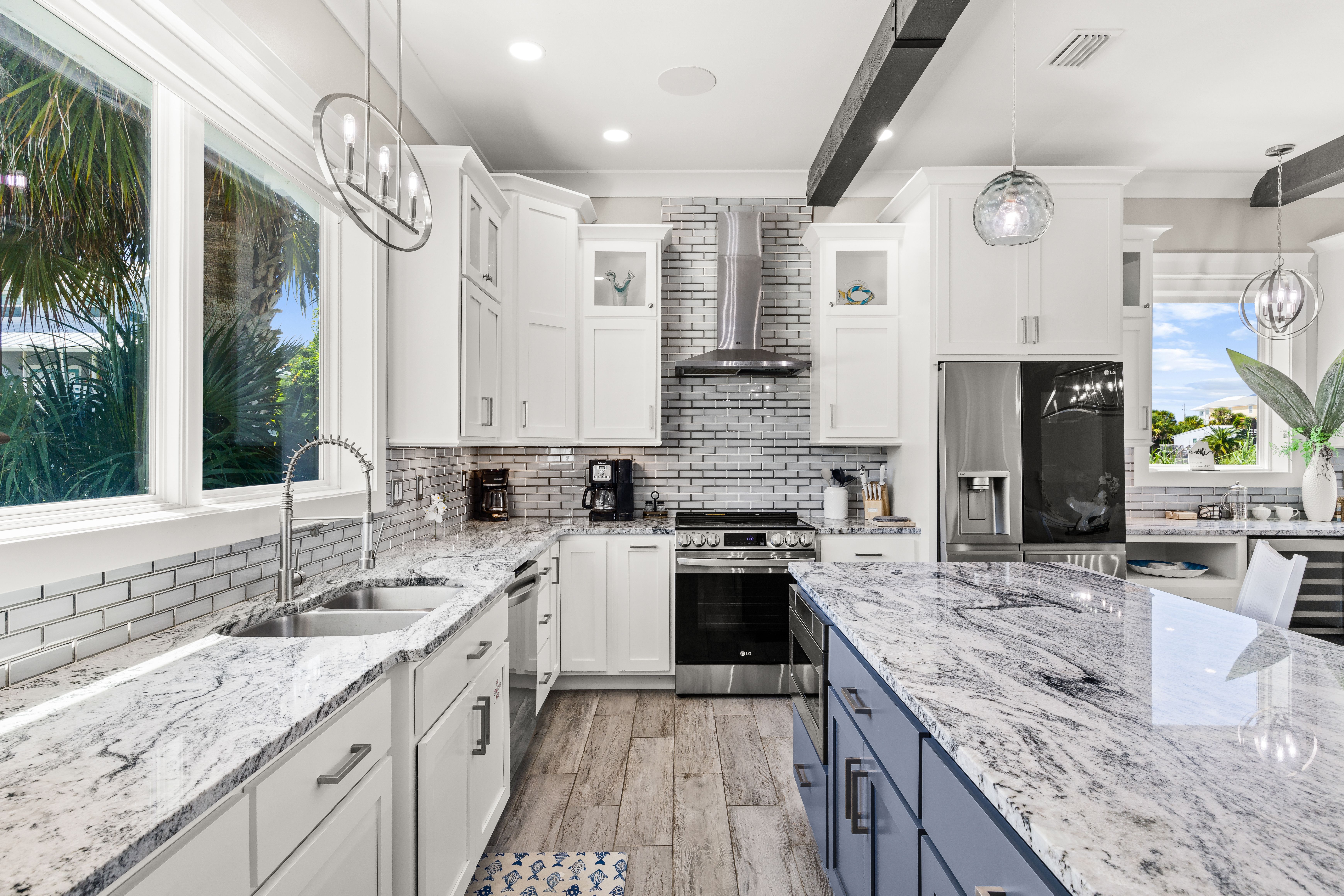  Custom Lakefront Retreat With Gulf Views And Private Pool - 物件實景