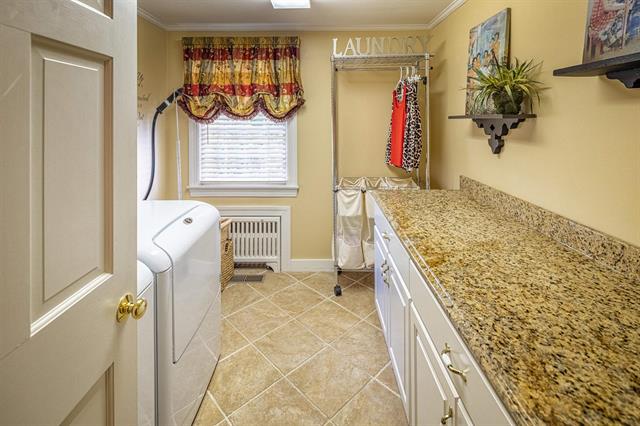 Dover, New Hampshire, 03820, United States, 3 Bedrooms Bedrooms, ,4 BathroomsBathrooms,Residential,For Sale,1926257