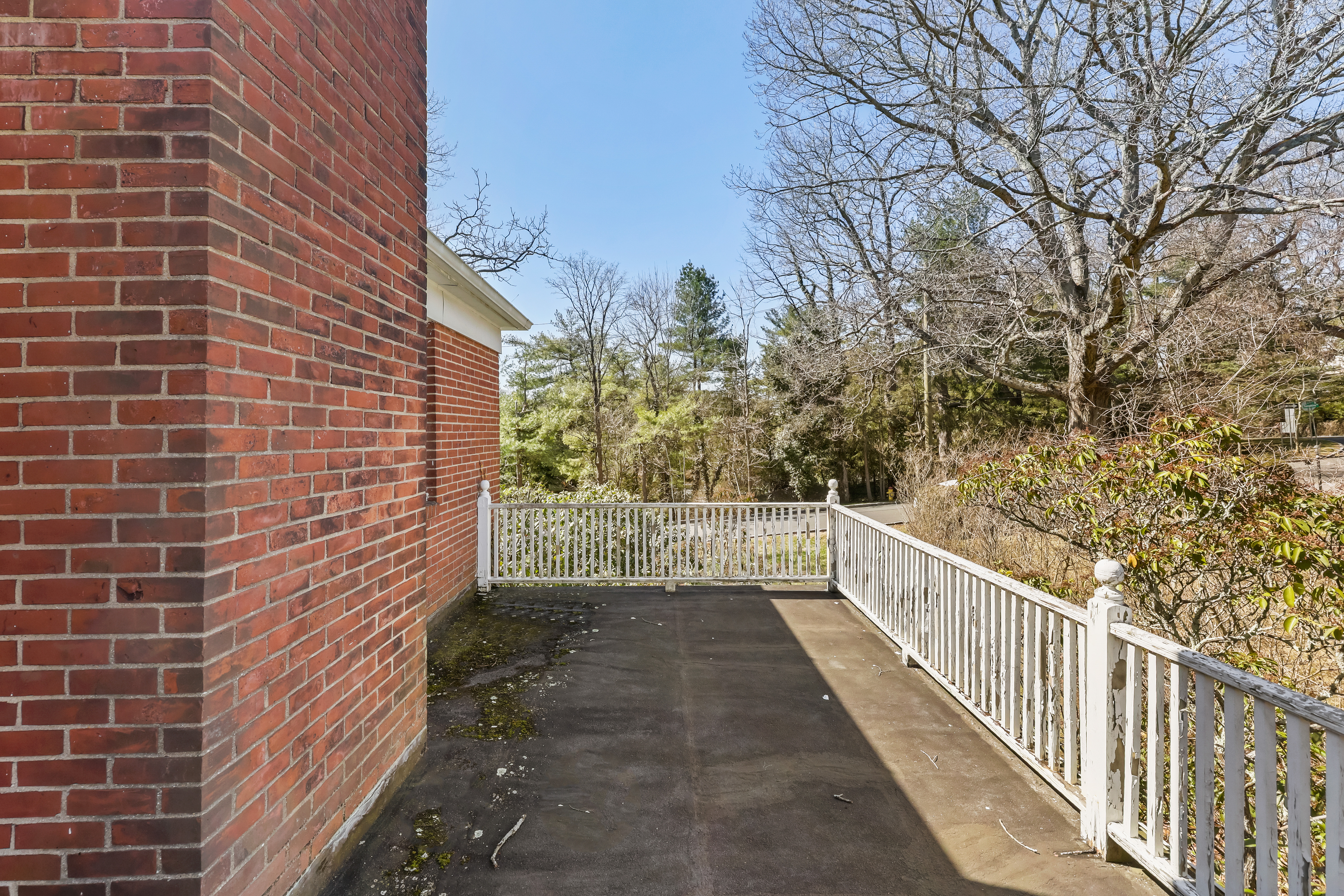  Sun-drenched and Welcoming - 物件實景