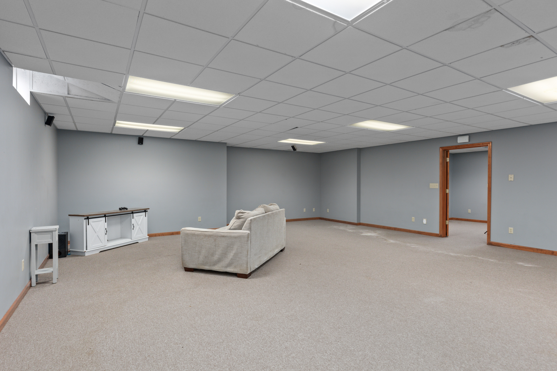 Litchfield, Illinois, 62056, United States, 5 Bedrooms Bedrooms, ,4 BathroomsBathrooms,Residential,For Sale,1986083