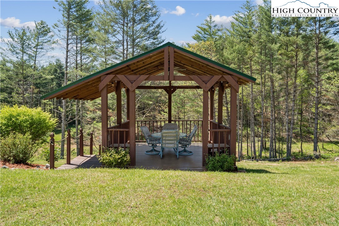 Grassy Creek, North Carolina, 28631, United States, 3 Bedrooms Bedrooms, ,4 BathroomsBathrooms,Residential,For Sale,1991857