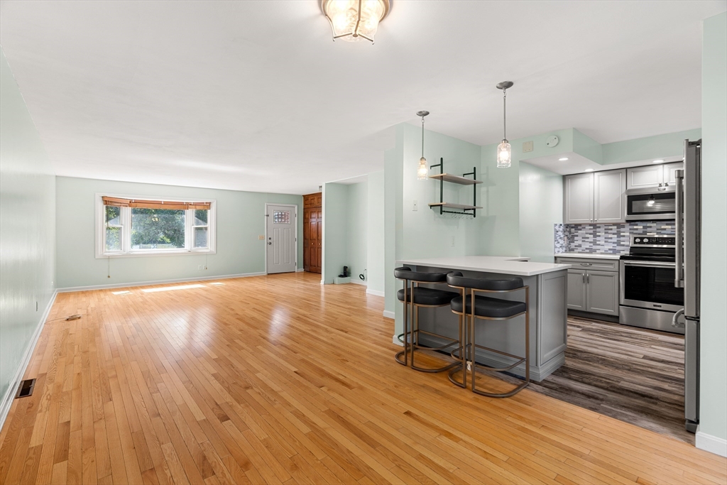 Salem, Massachusetts, 01970, United States, 3 Bedrooms Bedrooms, ,3 BathroomsBathrooms,Residential,For Sale,1913540