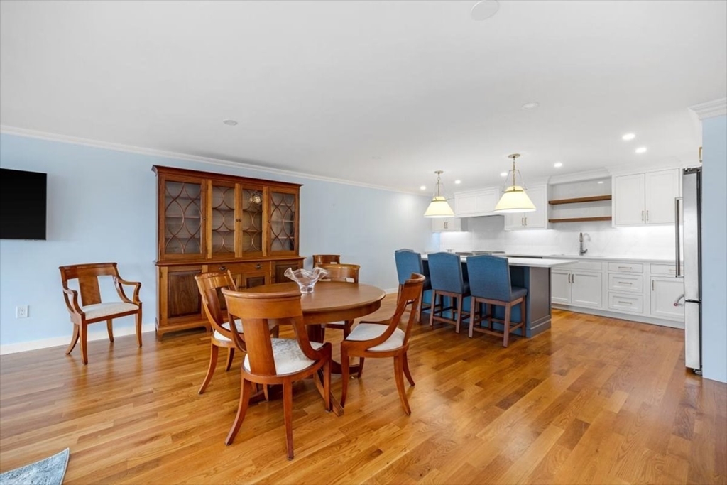 Quincy, Massachusetts, 02171, United States, 2 Bedrooms Bedrooms, ,2 BathroomsBathrooms,Residential,For Sale,1925406