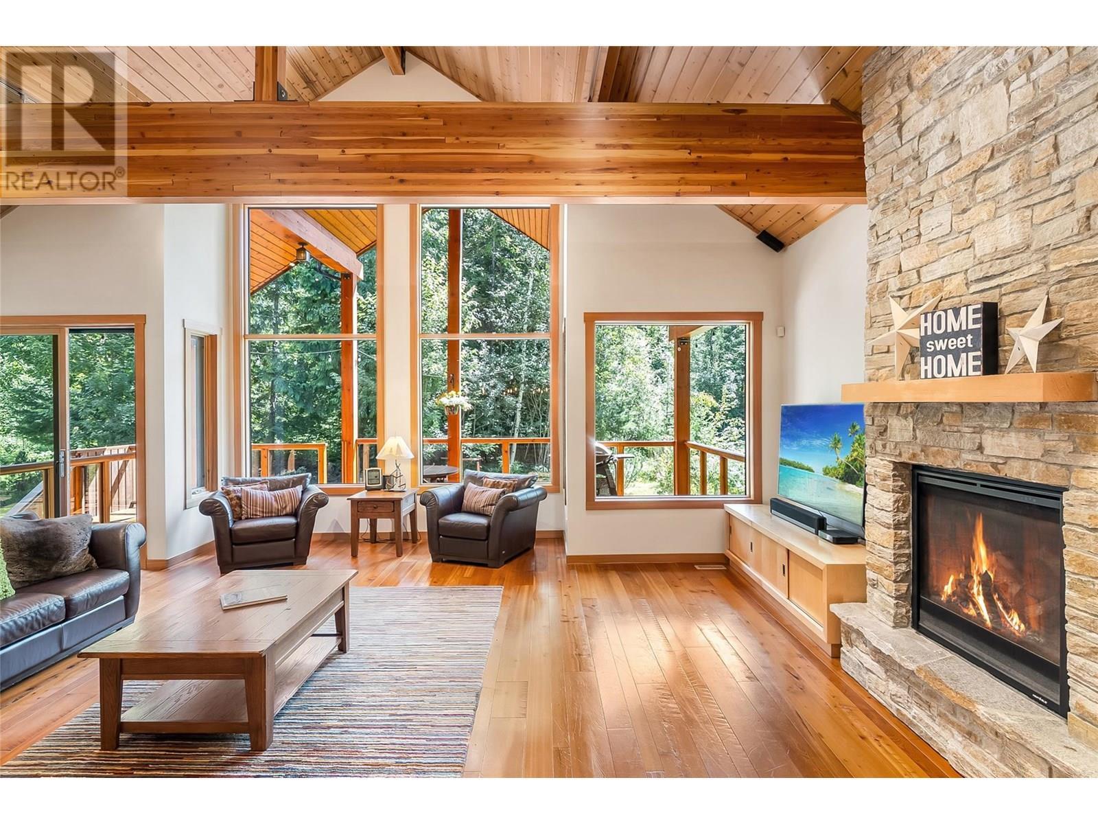 REVELSTOKE, British Columbia, V0E 2S3, CA, 6 Bedrooms Bedrooms, ,4 BathroomsBathrooms,Residential,For Sale,1912503