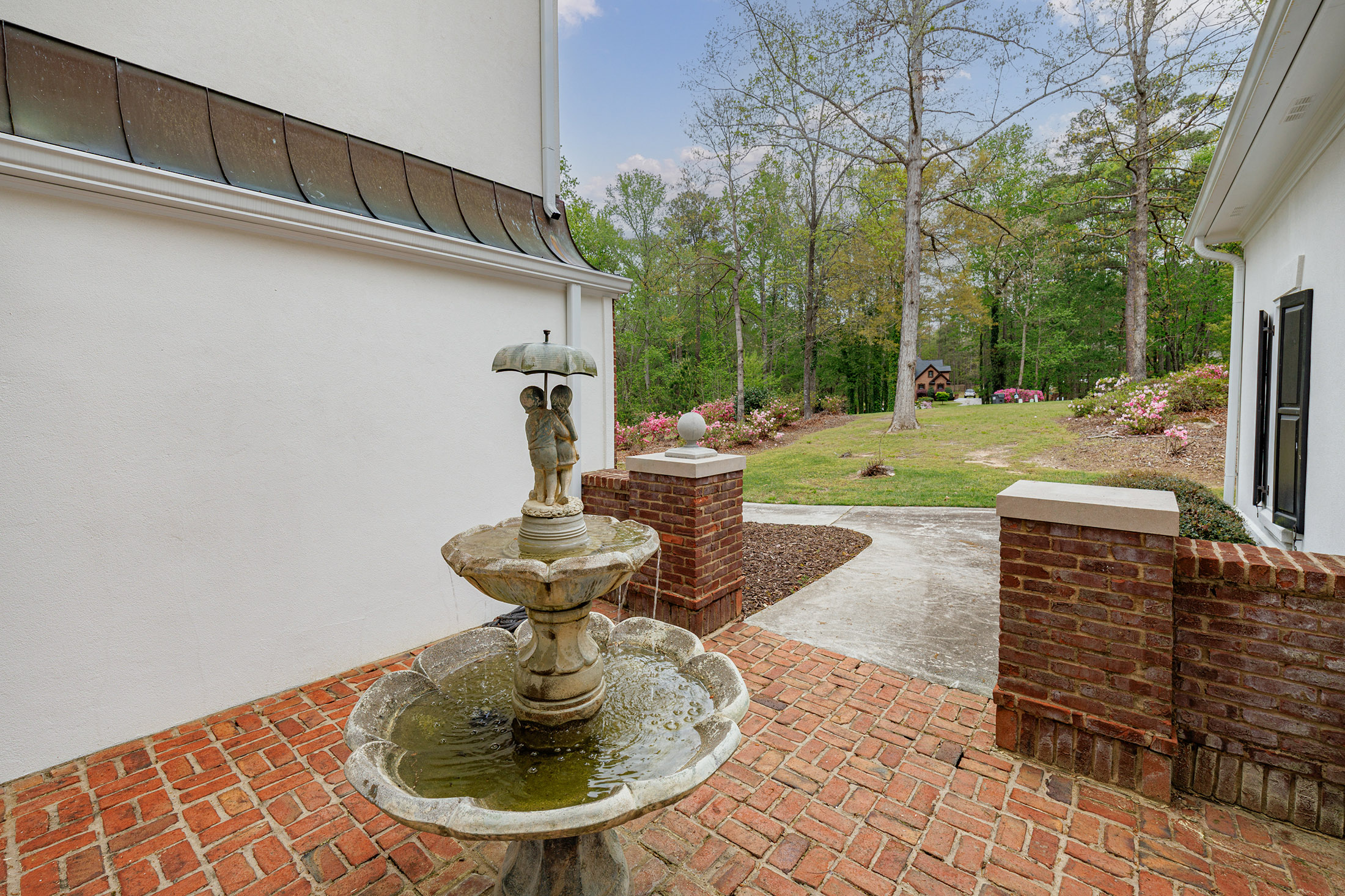  A Rare Opportunity to Own a Developer-Designed Lakefront Estate - 物件實景