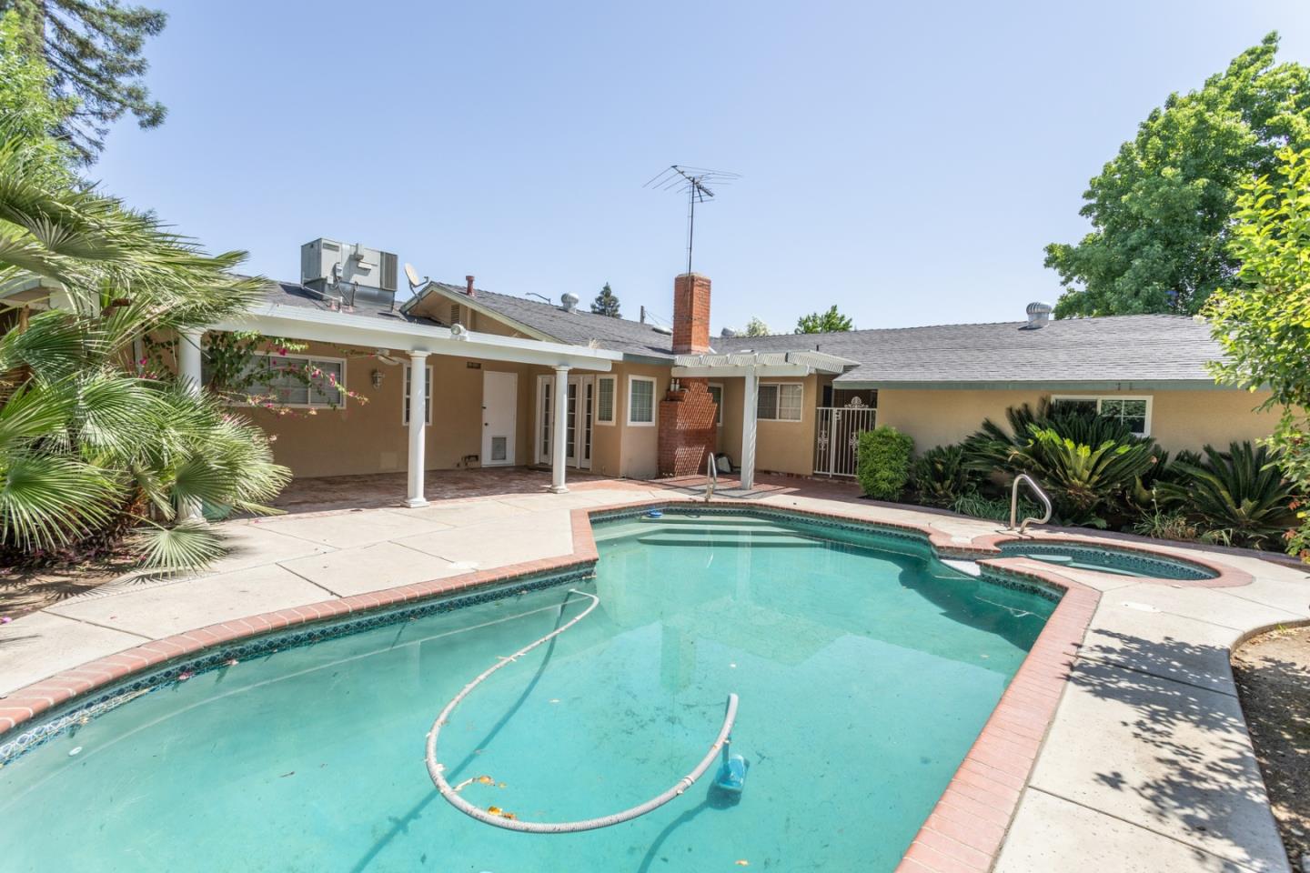 Clovis, California, 93611, United States, 4 Bedrooms Bedrooms, ,2 BathroomsBathrooms,Residential,For Sale,1907507