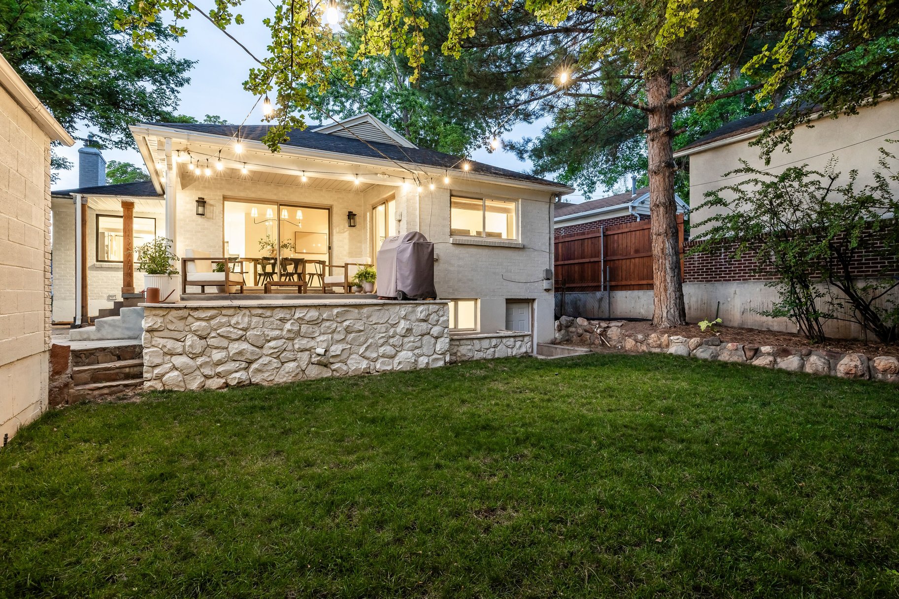  Remodeled Rambler with Outside Basement Entrance - 物件實景