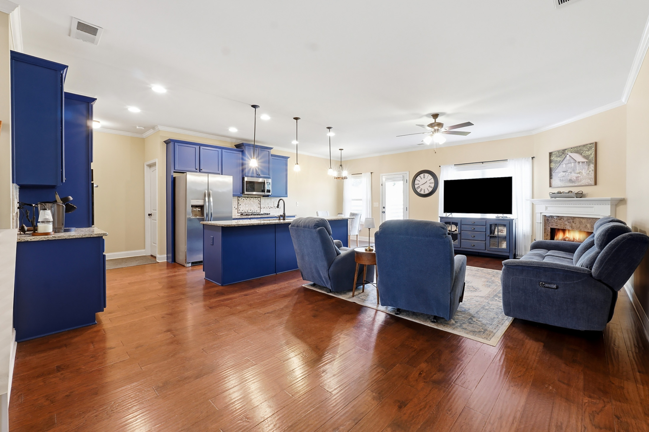  Thoughtfully Designed Craftsman Style Home in Seven Hills - 物件實景