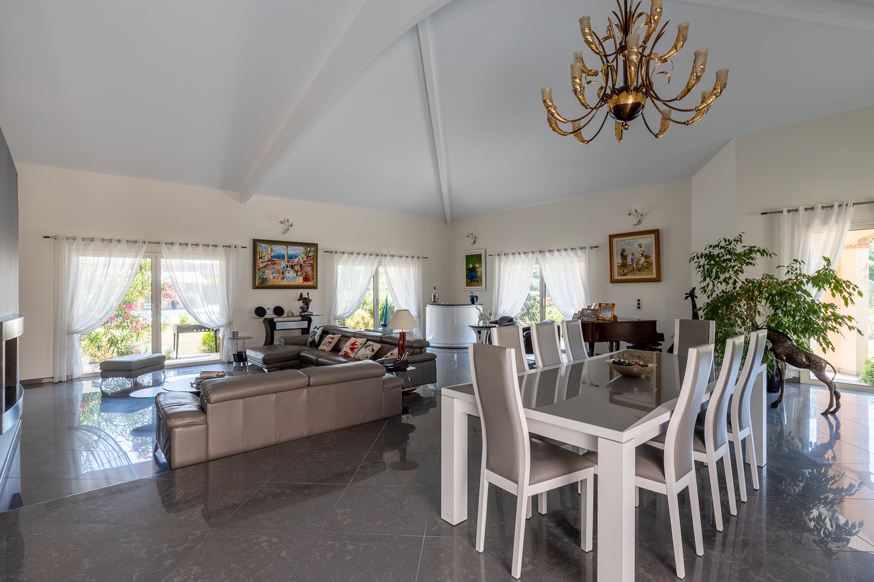  A superb, recently built property with exceptional features. - 物件實景