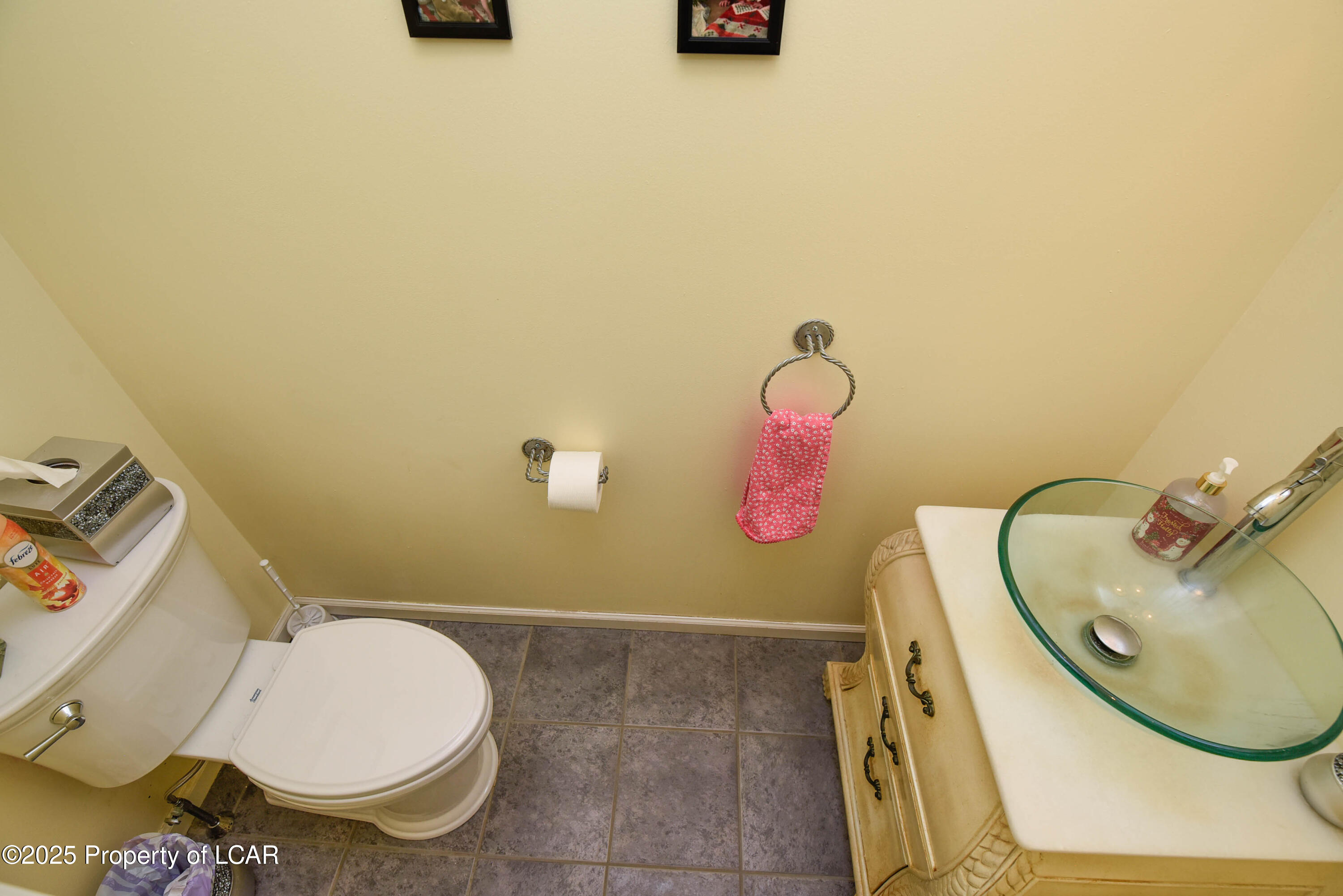 Dallas, Pennsylvania, 18612, United States, 4 Bedrooms Bedrooms, ,3 BathroomsBathrooms,Residential,For Sale,2005553