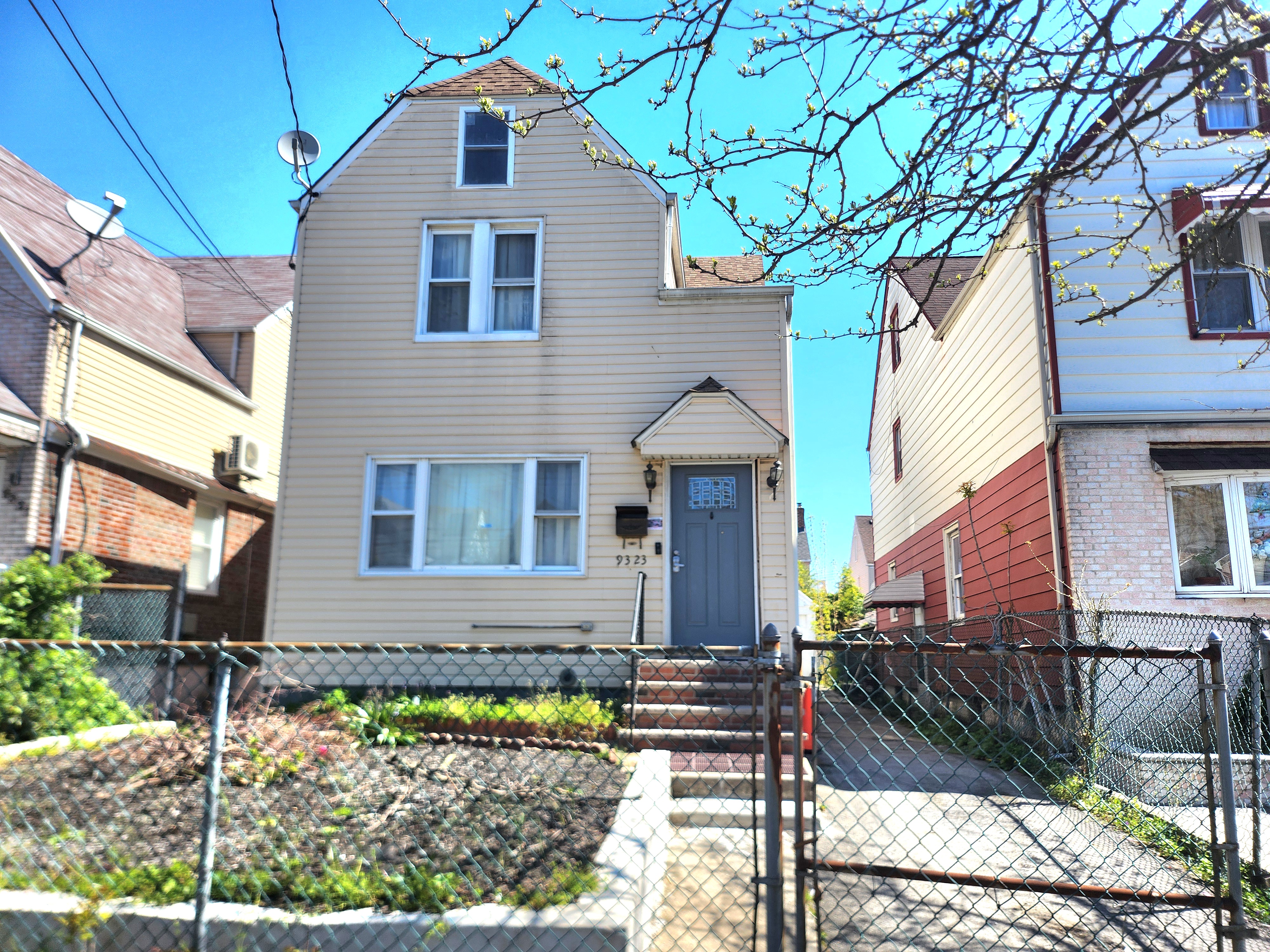 Queens Village, New York, 11428, United States, 4 Bedrooms Bedrooms, ,3 BathroomsBathrooms,Residential,For Sale,1870963