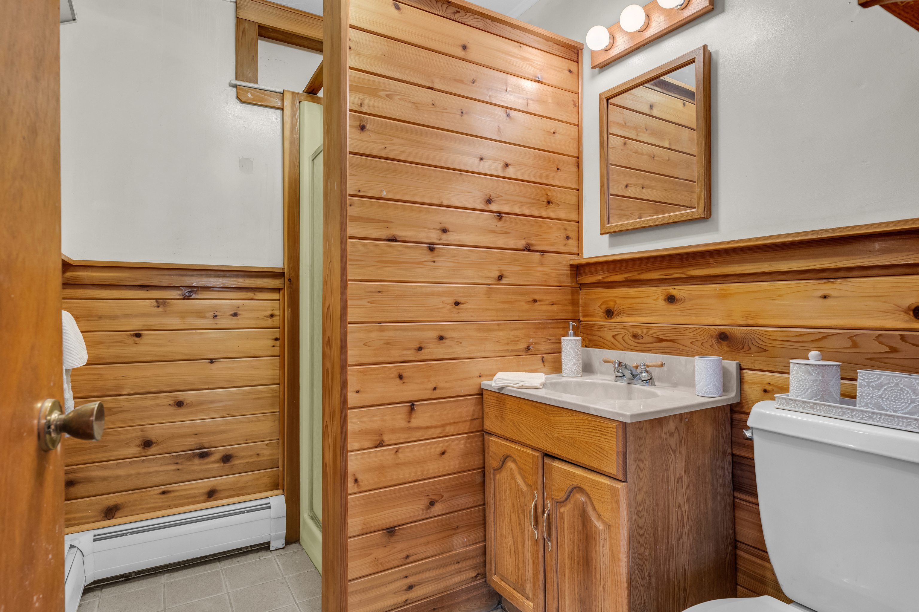 Guilford, Connecticut, 06437, United States, 3 Bedrooms Bedrooms, ,2 BathroomsBathrooms,Residential,For Sale,1994597