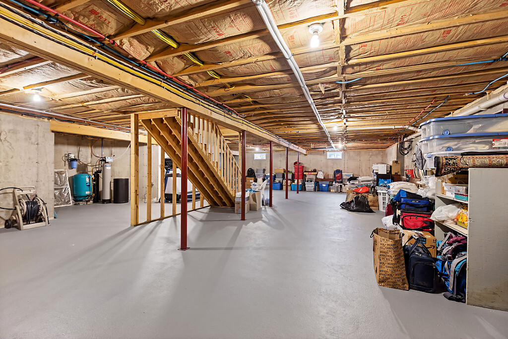 Waterville, Maine, 04901, United States, 4 Bedrooms Bedrooms, ,3 BathroomsBathrooms,Residential,For Sale,1993440