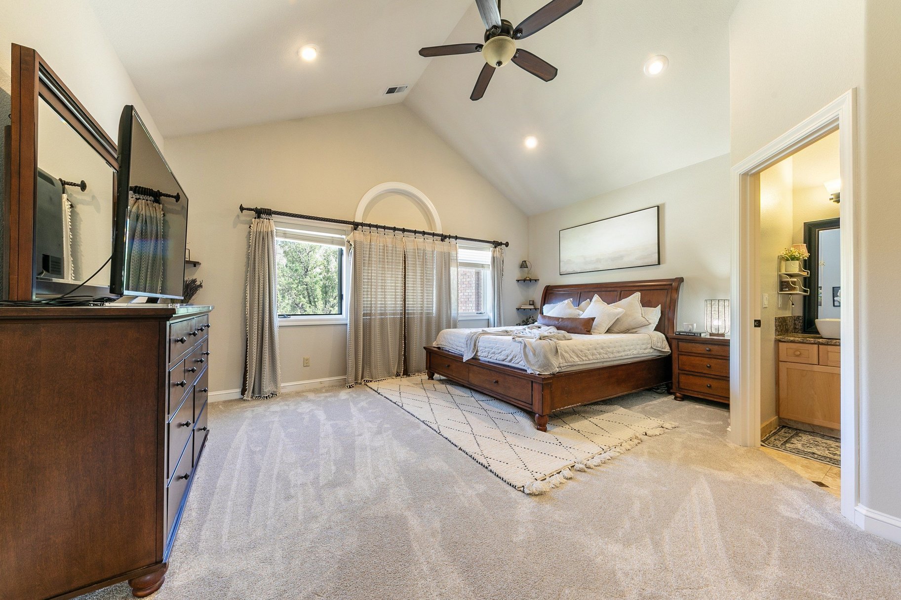  A Rare Lakefront Estate in the Heart of Reno no in One of Northern Nevada