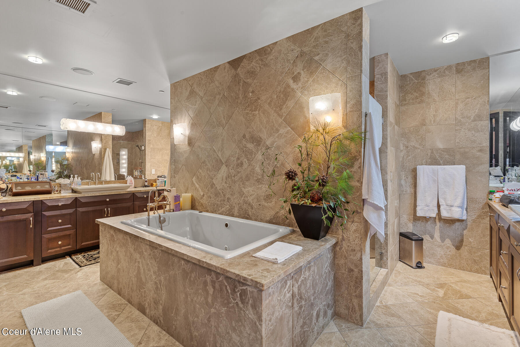 2022 S. Island Green Dr., Coeur d'Alene, Idaho, 83814, United States, 4 Bedrooms Bedrooms, ,5 BathroomsBathrooms,Residential,For Sale,2022 S. Island Green Dr.,1617972