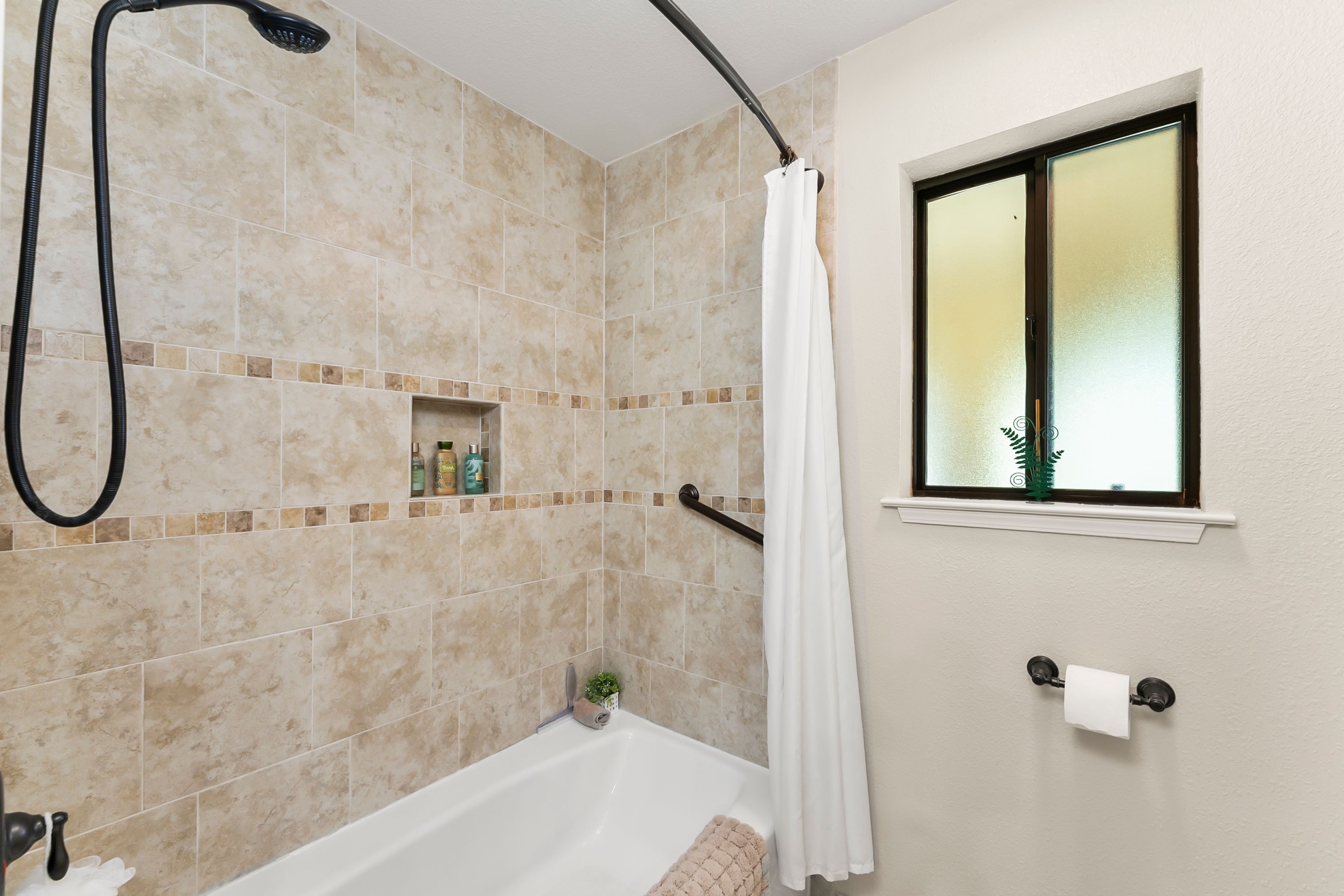  21 Acres - Gated - Renovated - 物件實景