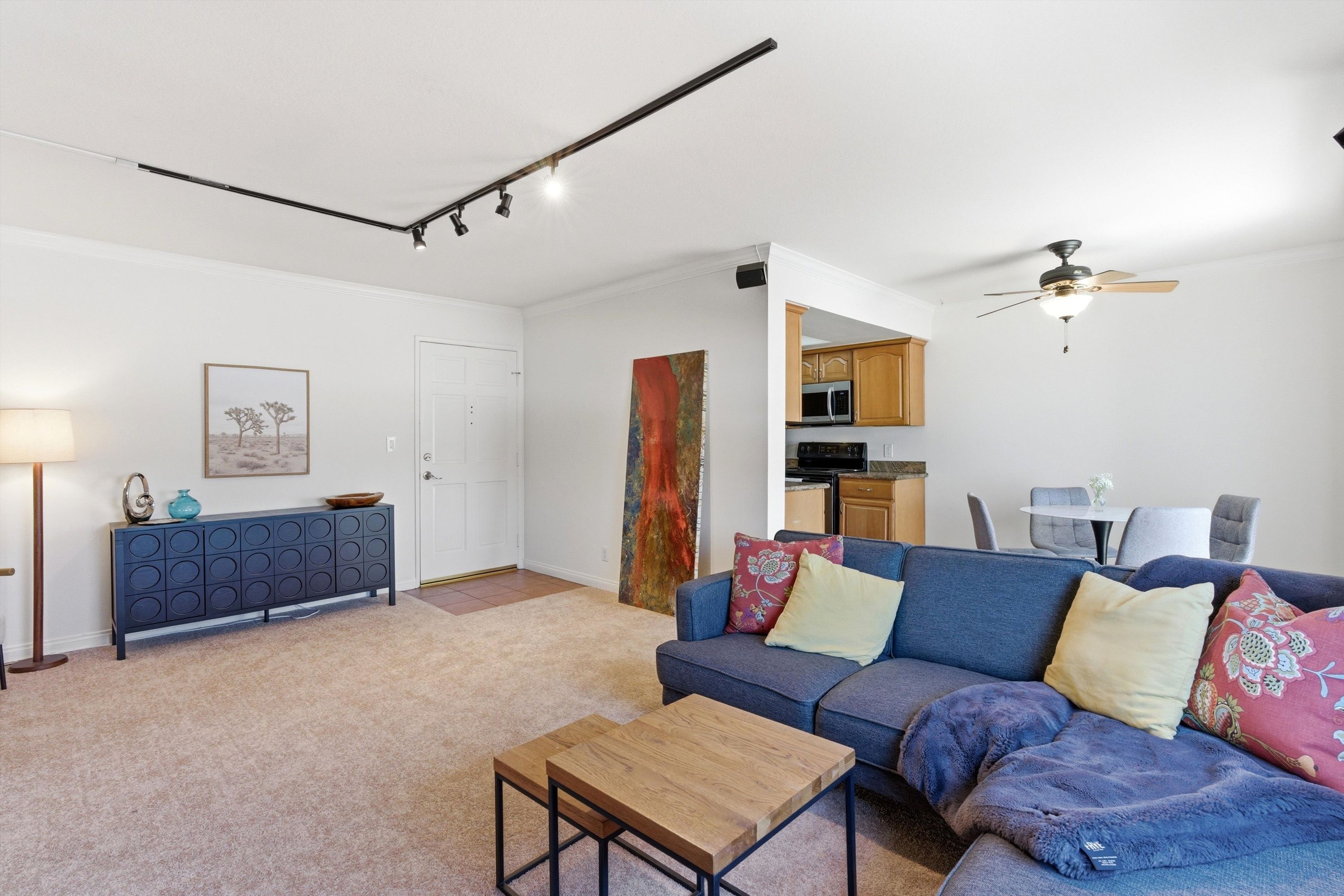  1015 East Spazier Avenue, Unit 205 - 物件實景