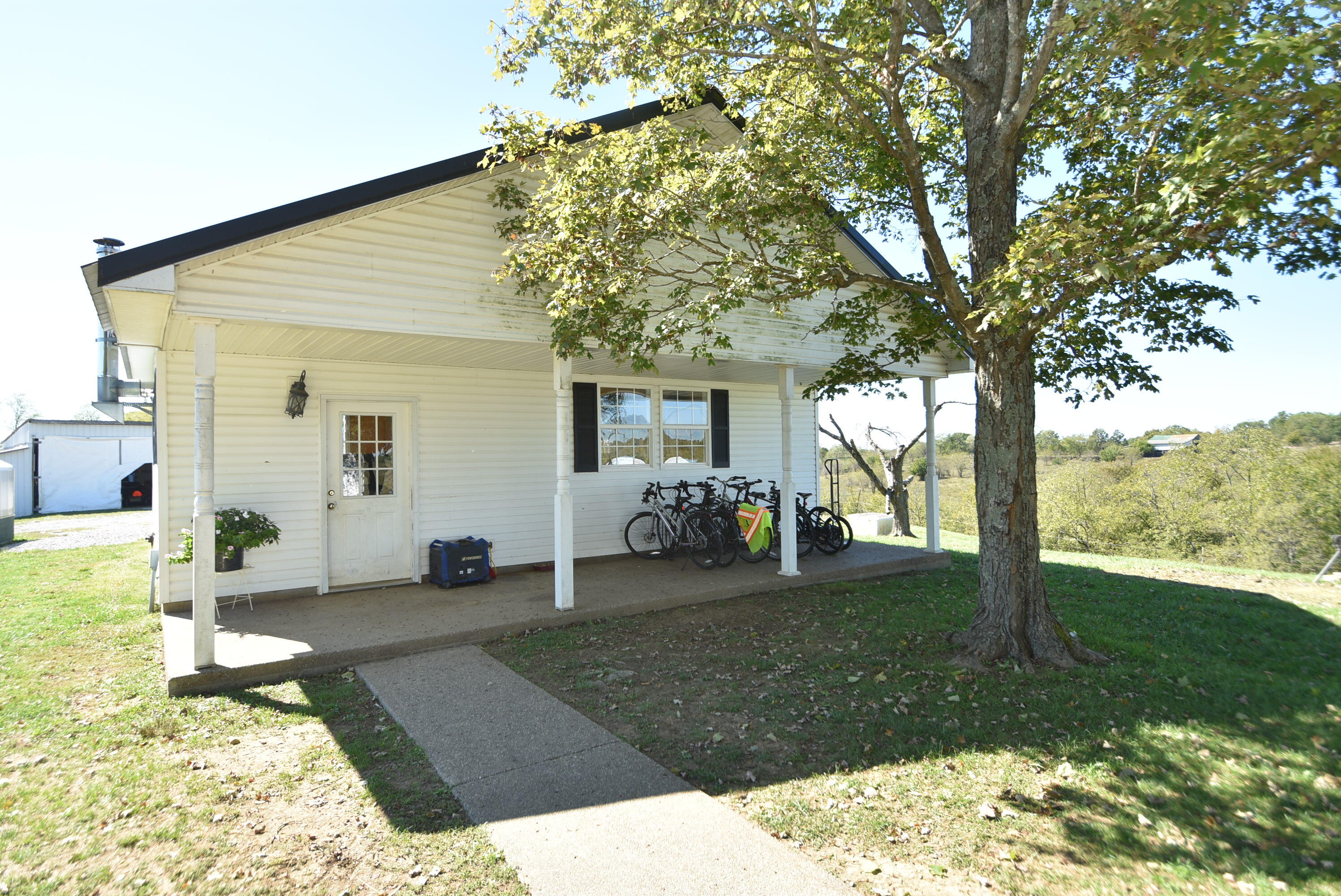 Willisburg, Kentucky, 40078, United States, 4 Bedrooms Bedrooms, ,1 BathroomBathrooms,Residential,For Sale,1962831