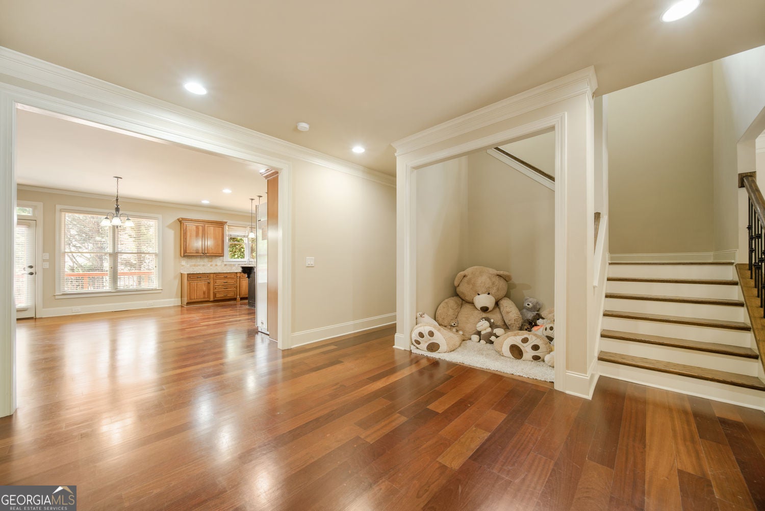 Snellville, Georgia, 30078, United States, 4 Bedrooms Bedrooms, ,5 BathroomsBathrooms,Residential,For Sale,1909912