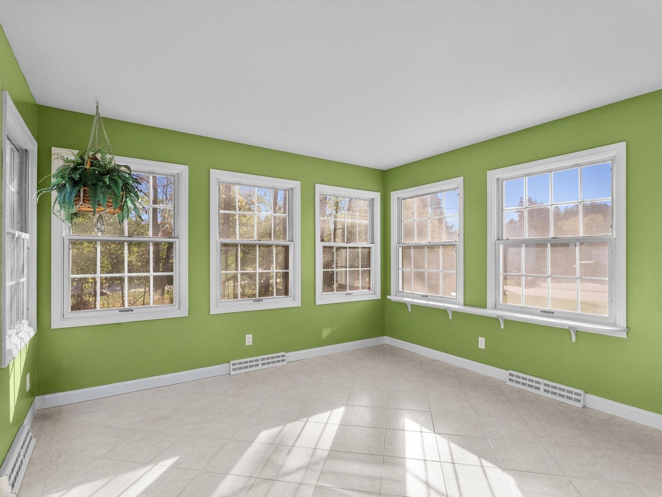 Manitowoc, Wisconsin, 54220, United States, 4 Bedrooms Bedrooms, ,4 BathroomsBathrooms,Residential,For Sale,1982773