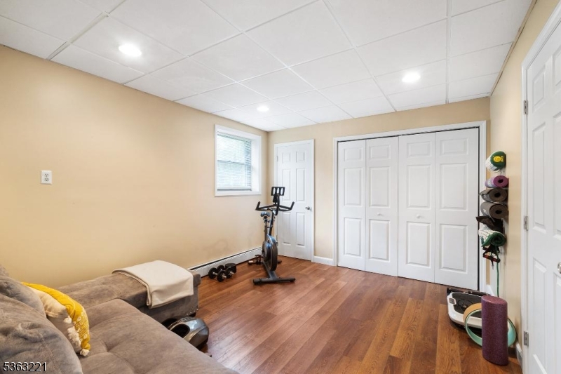 Hampton Twp., New Jersey, 07860, United States, 5 Bedrooms Bedrooms, ,3 BathroomsBathrooms,Residential,For Sale,1847031