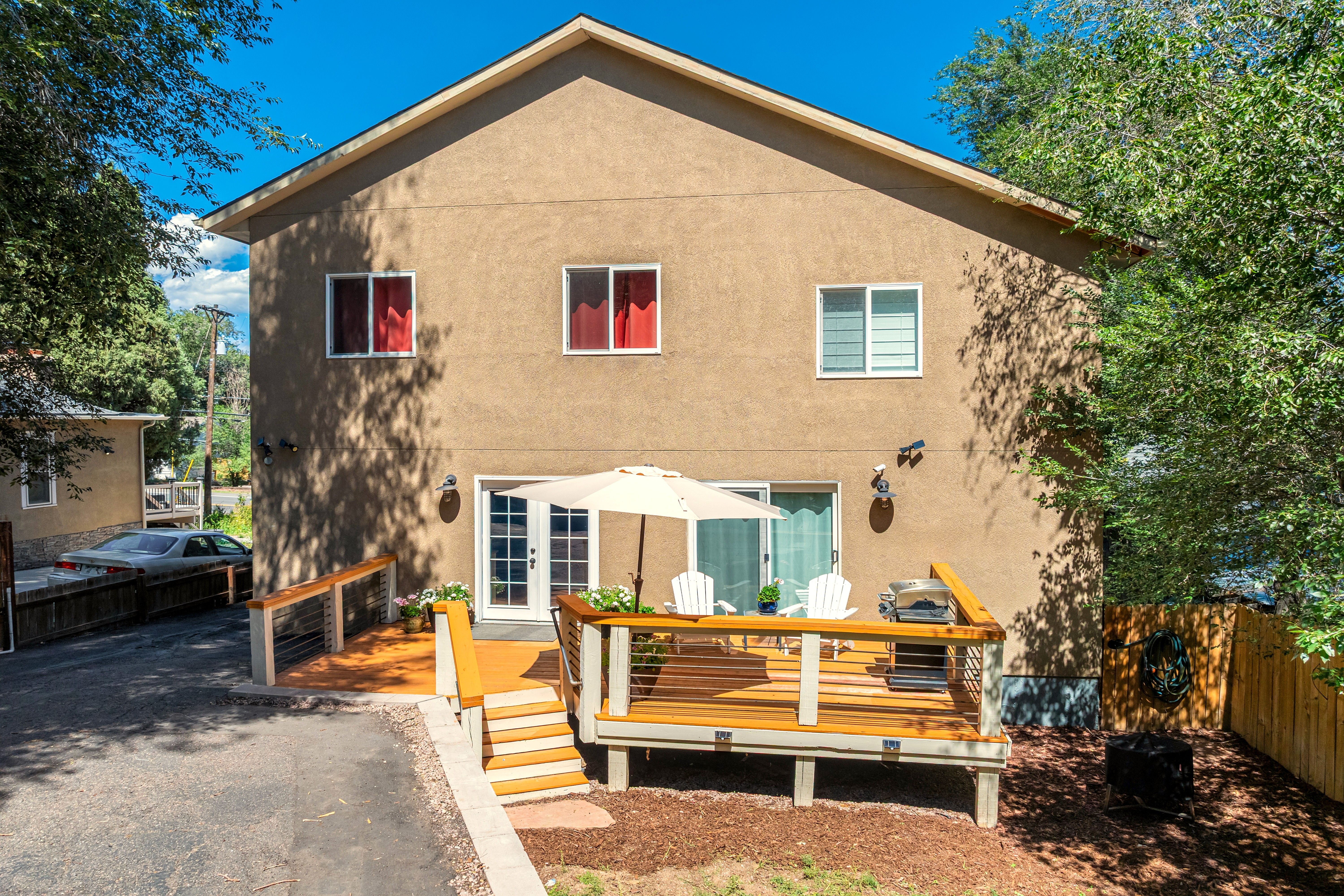  Central Colorado Springs Living With Space to Spare - 物件實景