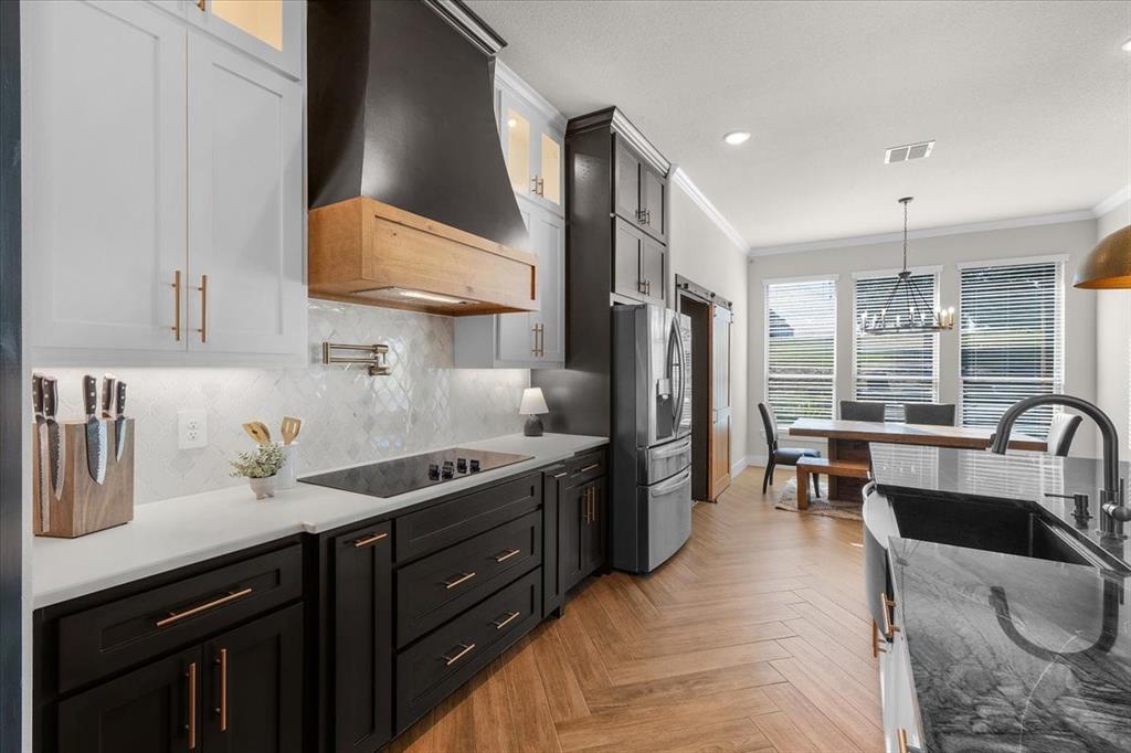 Weatherford, Texas, 76088, United States, 4 Bedrooms Bedrooms, ,4 BathroomsBathrooms,Residential,For Sale,1975341