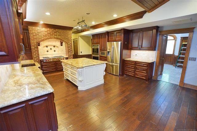 Tahlequah, Oklahoma, 74464, United States, 4 Bedrooms Bedrooms, ,4 BathroomsBathrooms,Residential,For Sale,1975818