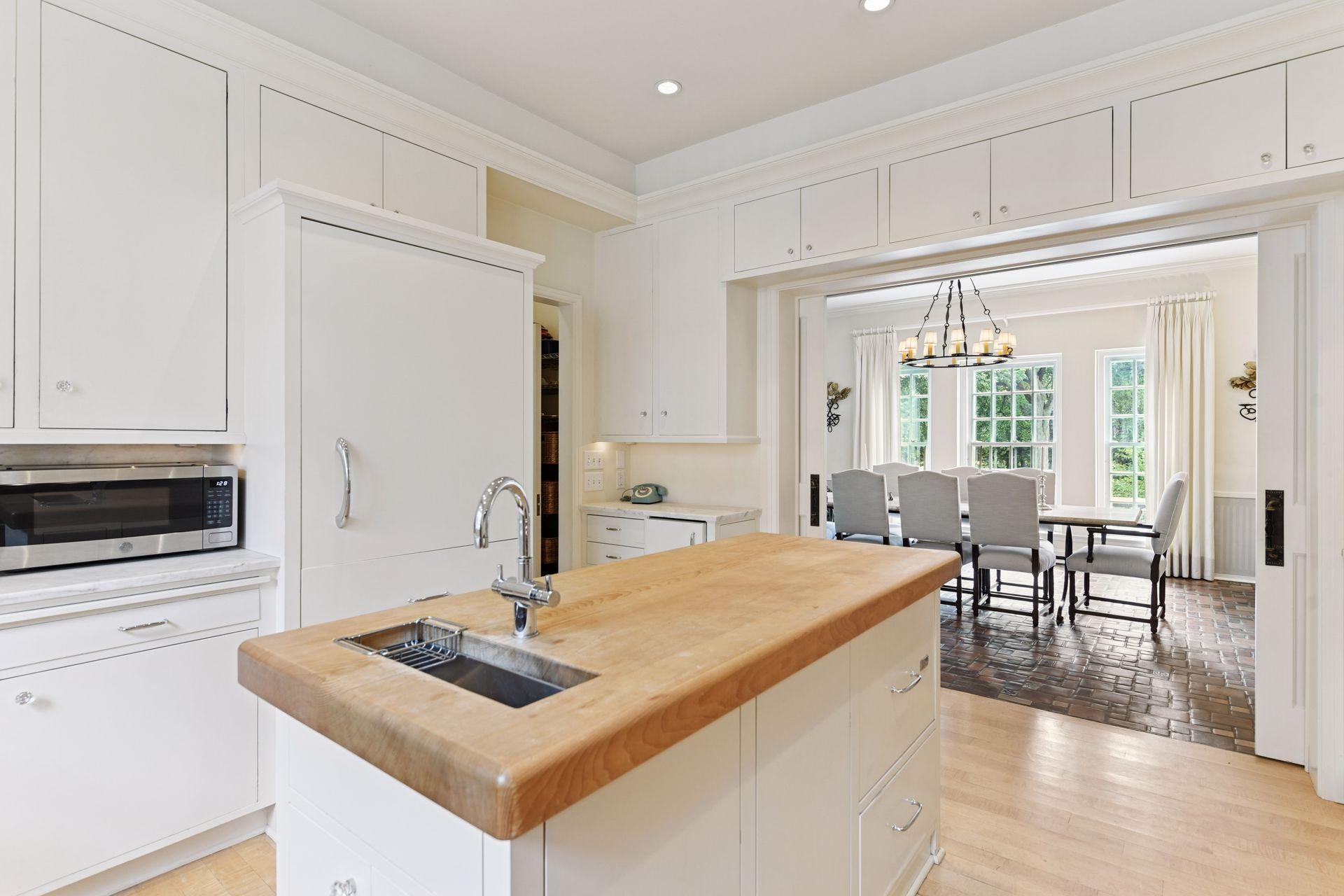 Minneapolis, Minnesota, 55405, United States, 5 Bedrooms Bedrooms, ,4 BathroomsBathrooms,Residential,For Sale,1989086