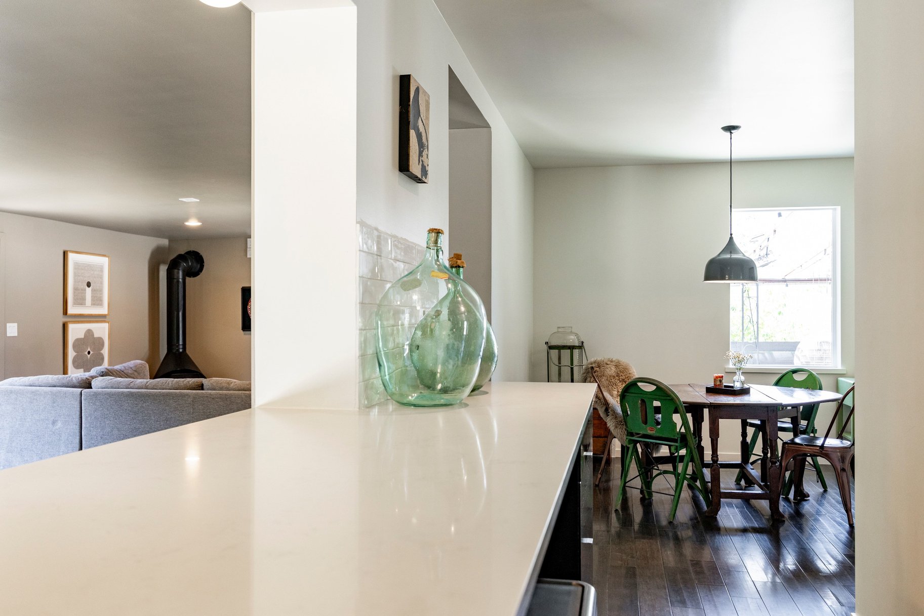  Spacious Millcreek Bungalow with Expansive Backyard & 2-Car Garage - 物件實景