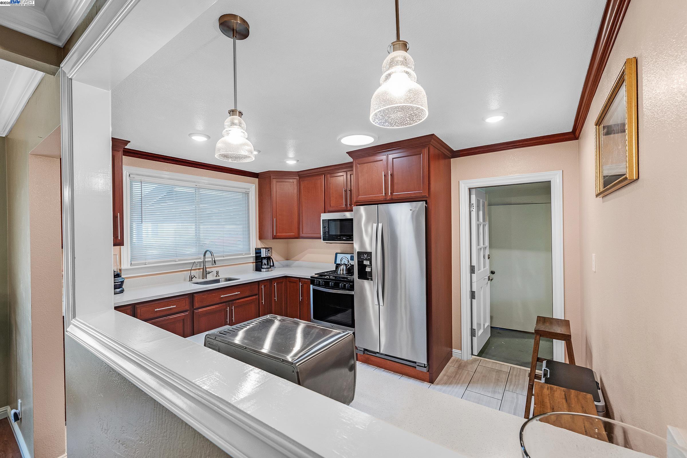 Oakland, California, 94605, United States, 4 Bedrooms Bedrooms, ,1 BathroomBathrooms,Residential,For Sale,1941828