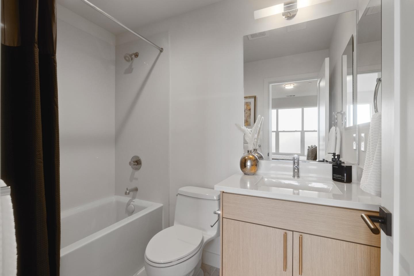 Pacifica, California, 94044, United States, 2 Bedrooms Bedrooms, ,3 BathroomsBathrooms,Residential,For Sale,1989147