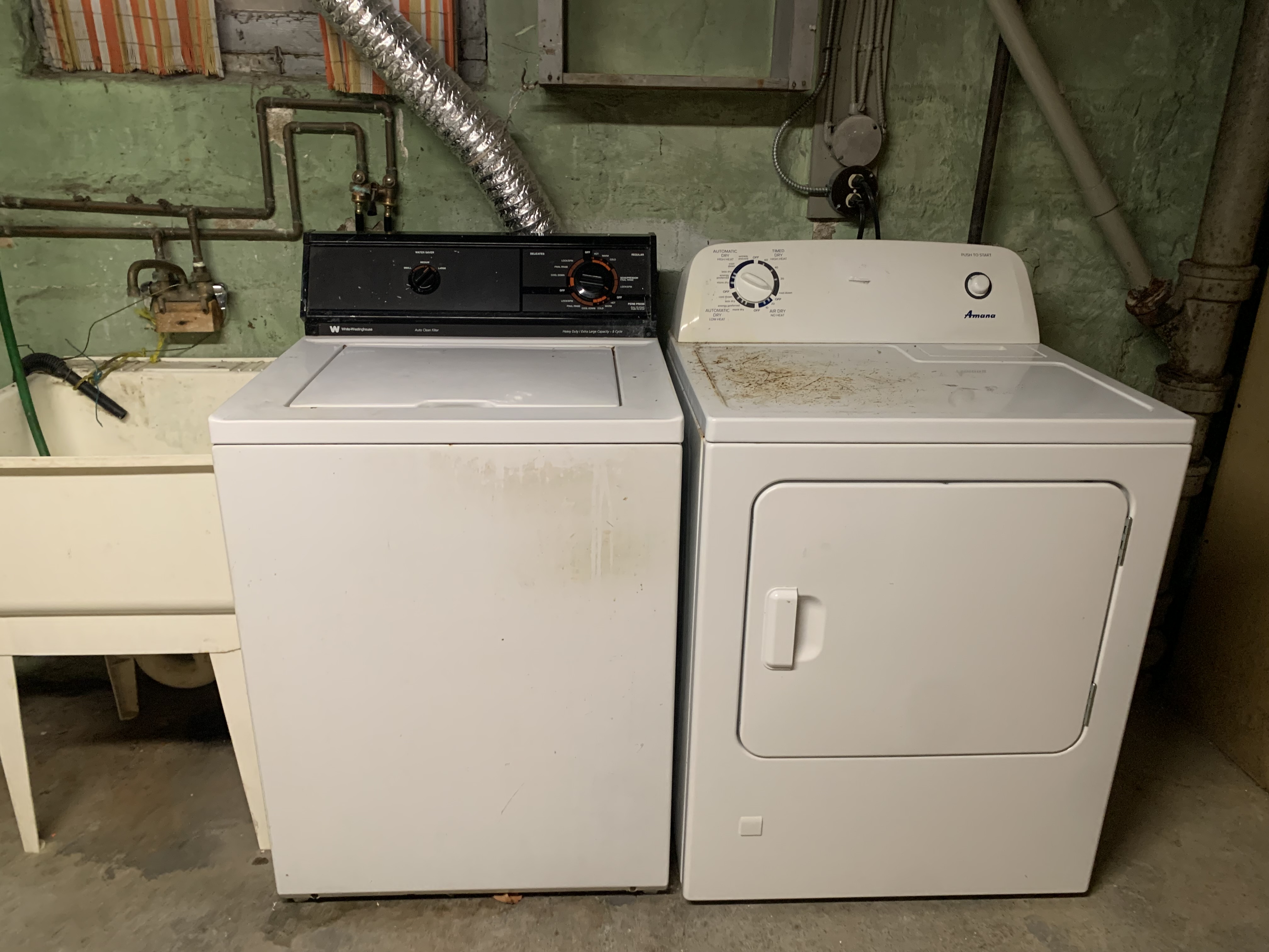 Elmont, New York, 11003, United States, 3 Bedrooms Bedrooms, ,1 BathroomBathrooms,Residential,For Sale,1976204