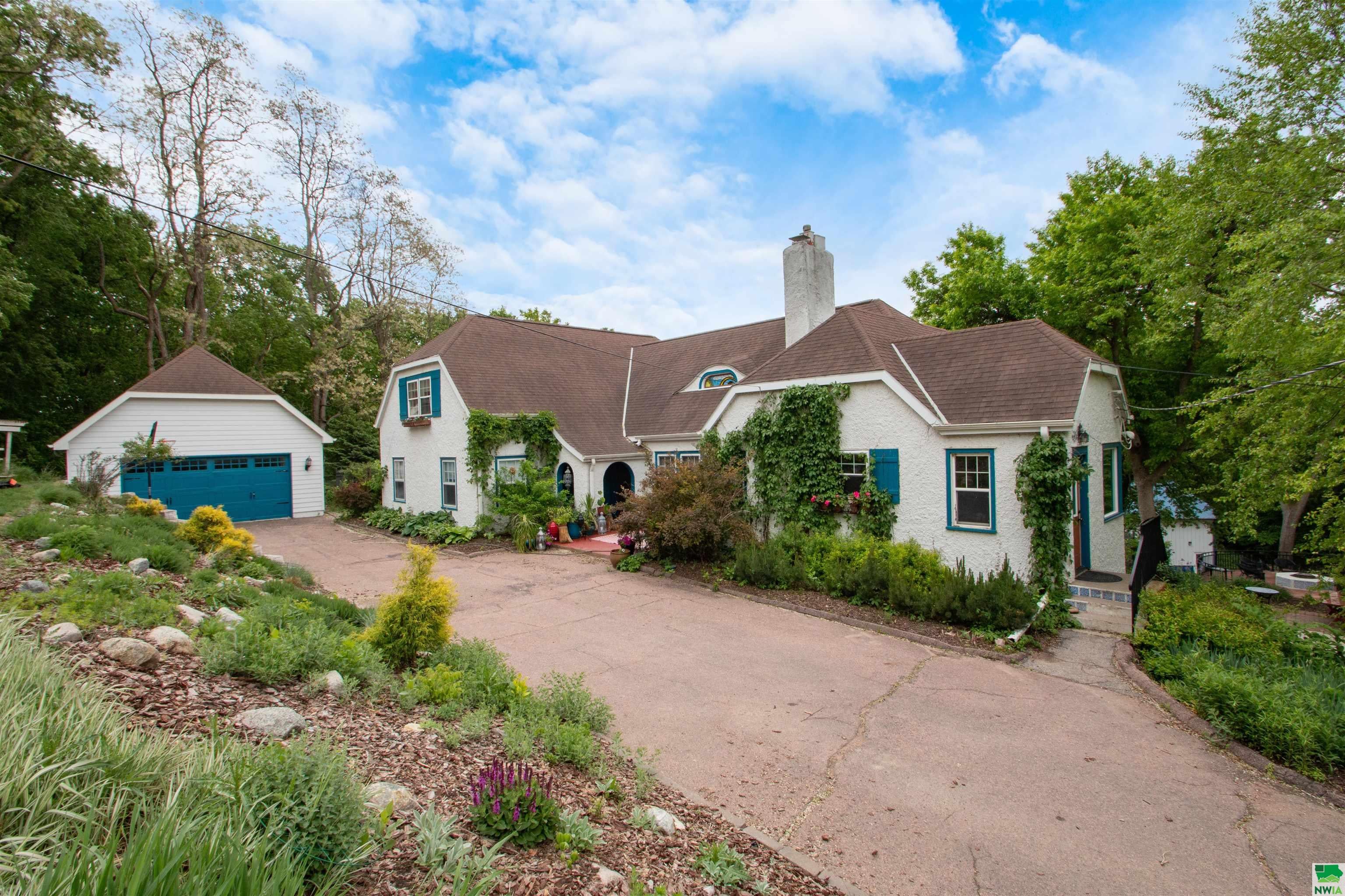 Sioux City, Iowa, 51103, United States, 5 Bedrooms Bedrooms, ,3 BathroomsBathrooms,Residential,For Sale,1824079