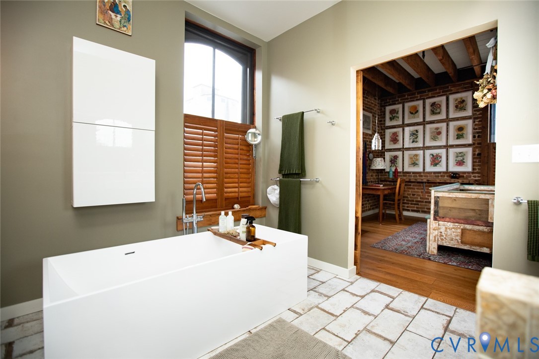 Farmville, Virginia, 23901, United States, 3 Bedrooms Bedrooms, ,3 BathroomsBathrooms,Residential,For Sale,1981150