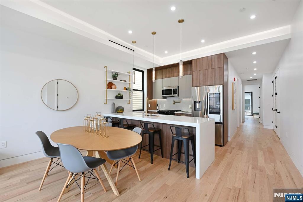 Jersey City, New Jersey, 07305, United States, 3 Bedrooms Bedrooms, ,2 BathroomsBathrooms,Residential,For Sale,1907522