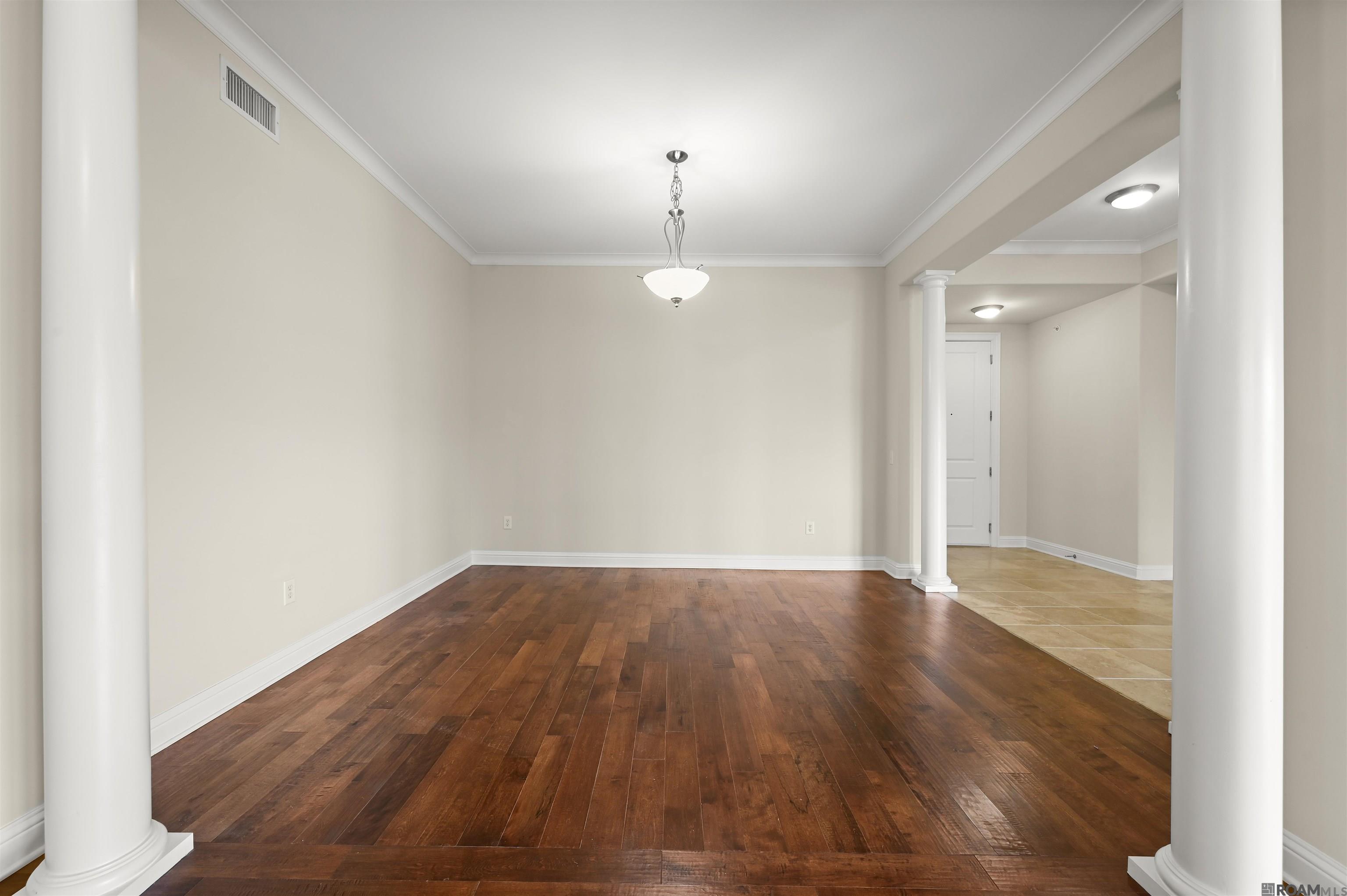 Baton Rouge, Louisiana, 70808, United States, 3 Bedrooms Bedrooms, ,2 BathroomsBathrooms,Residential,For Sale,1980847