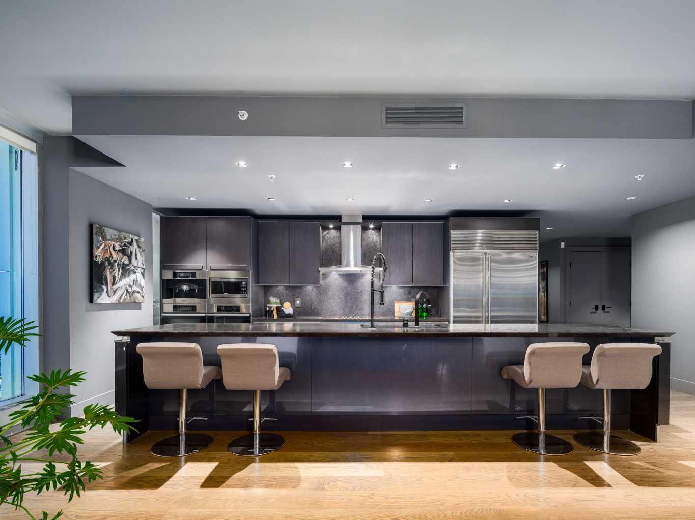 CALGARY, Alberta, T2G 0C7, CA, 2 Bedrooms Bedrooms, ,3 BathroomsBathrooms,Residential,For Sale,1837993