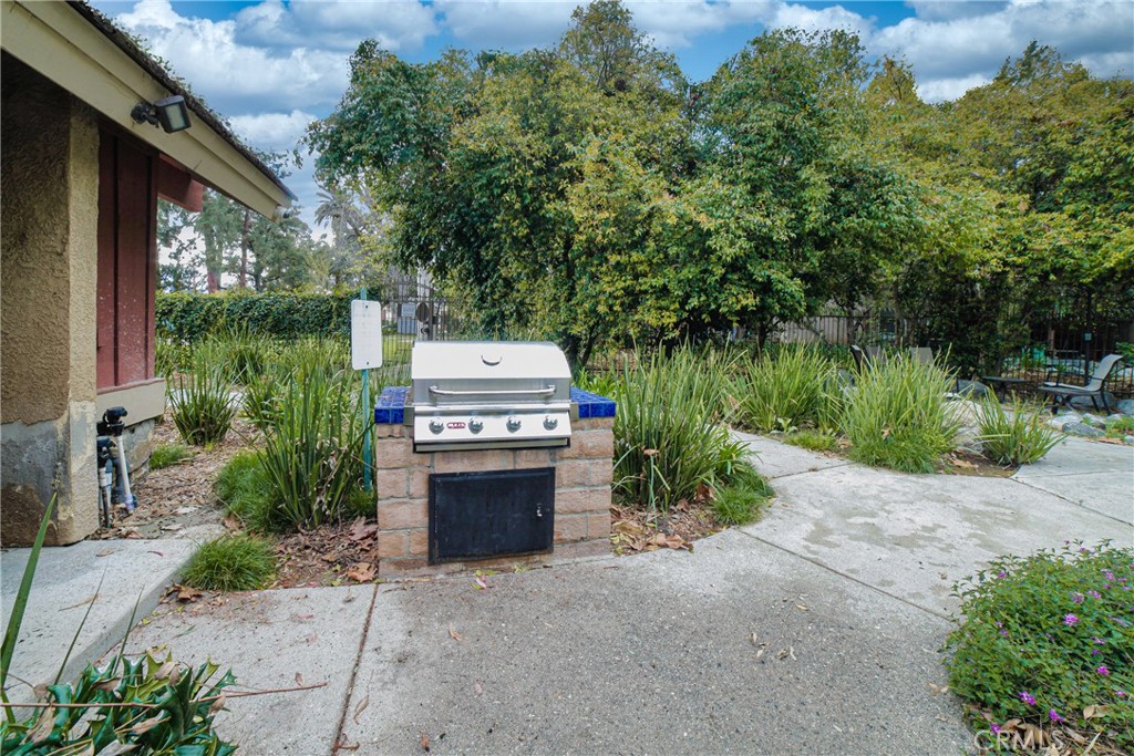 Canoga Park, California, 91303, United States, 2 Bedrooms Bedrooms, ,1 BathroomBathrooms,Residential,For Sale,1934510