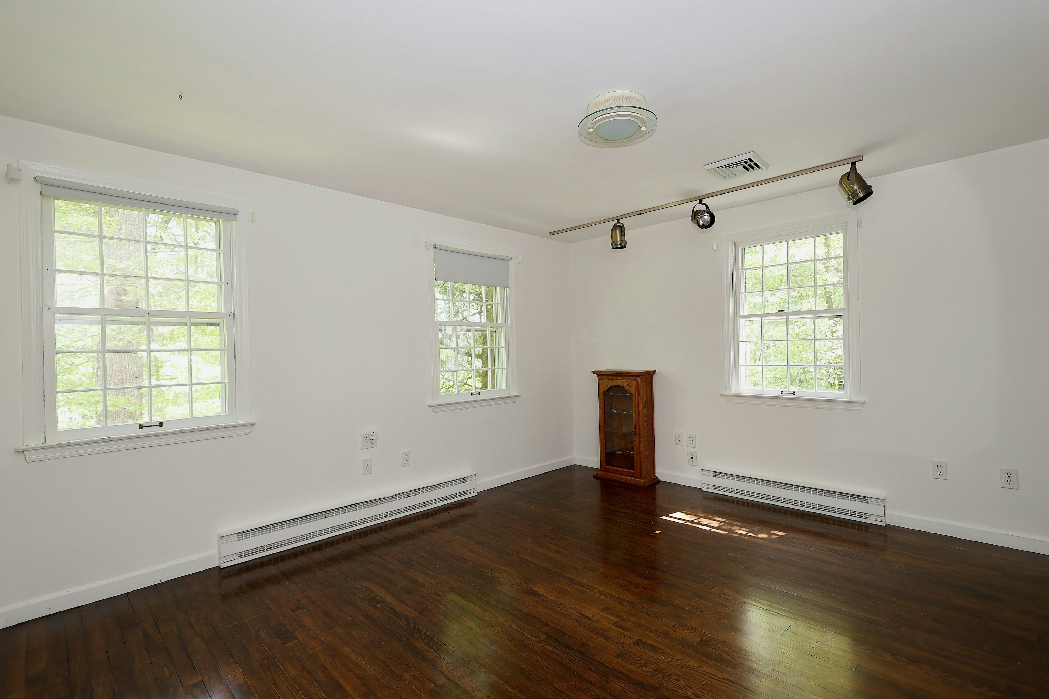  Classic New England Colonial - 物件實景